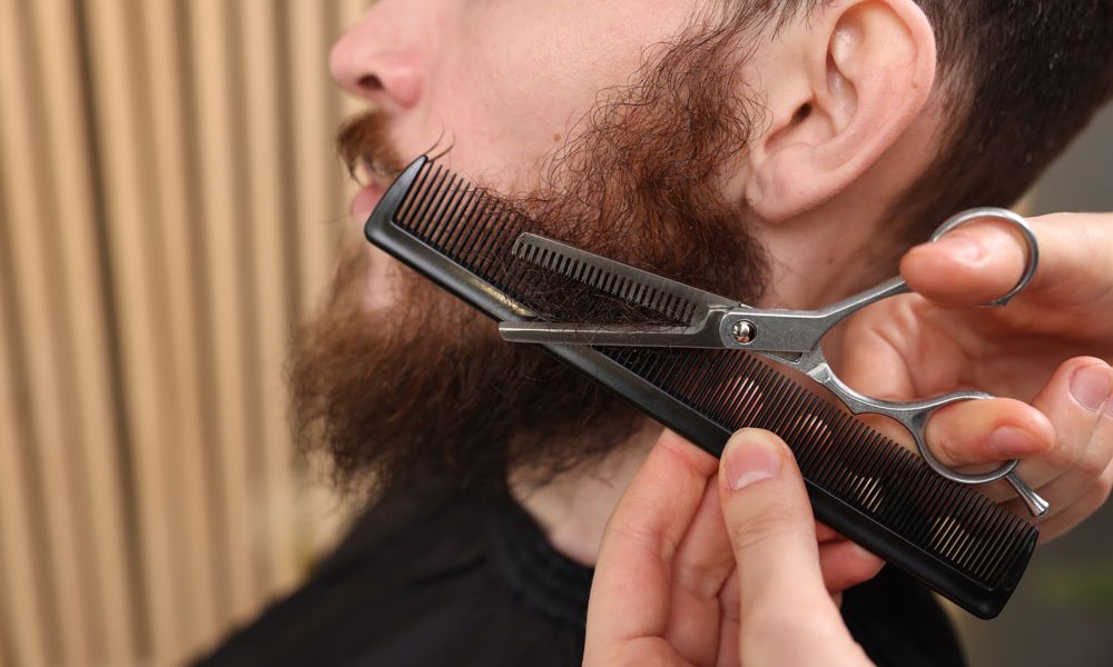 Beard trim with straight razor